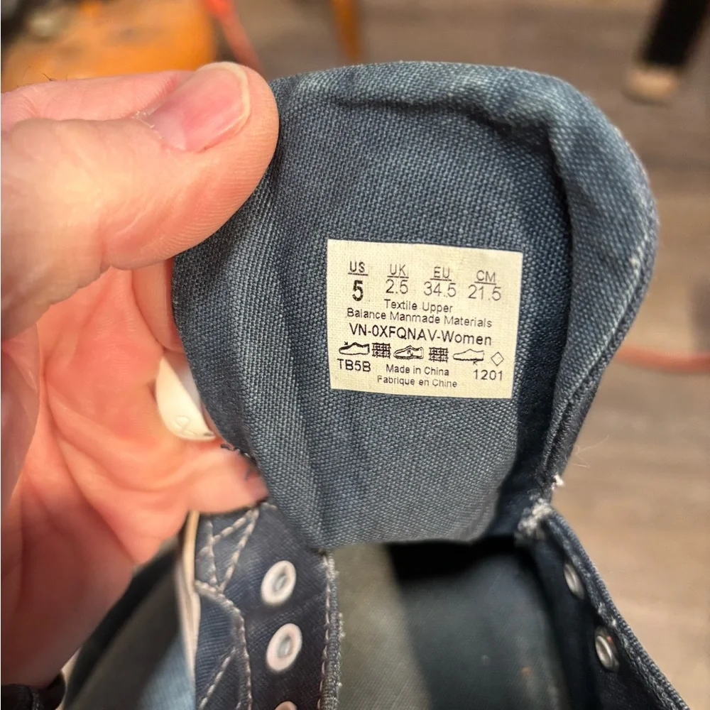 Vans stylish black